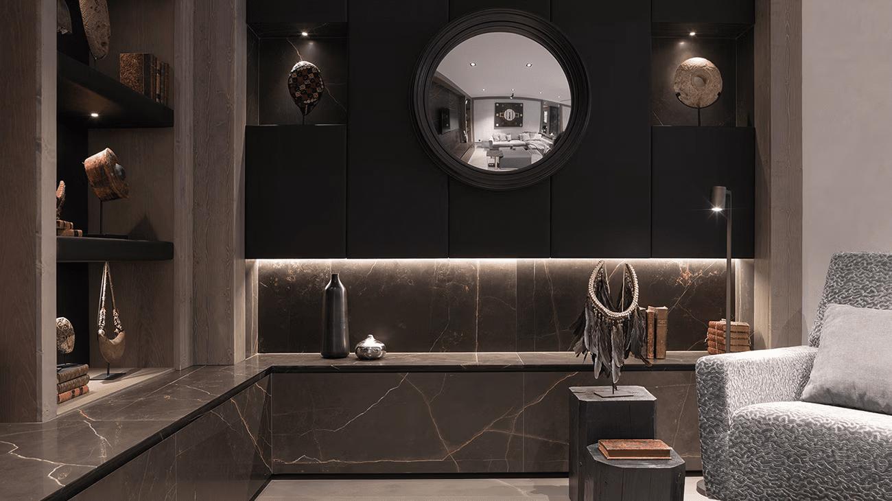 Procelanosa: Habana Dark Classico marble wall tiles by L’Antic Colonial.